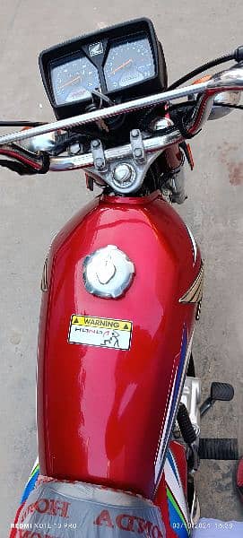 Honda 125 Golden Number 4