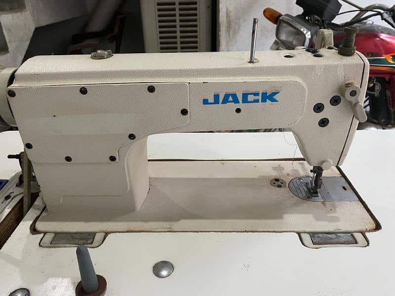 Jack Sewing Machine (New Condition) 5