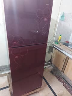 Orient refrigerator medium size in running condition for sale