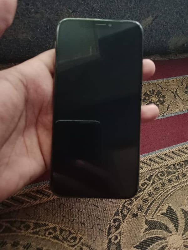 I phone xs non pta 64 gb with box and cabal face I'd issue w 1