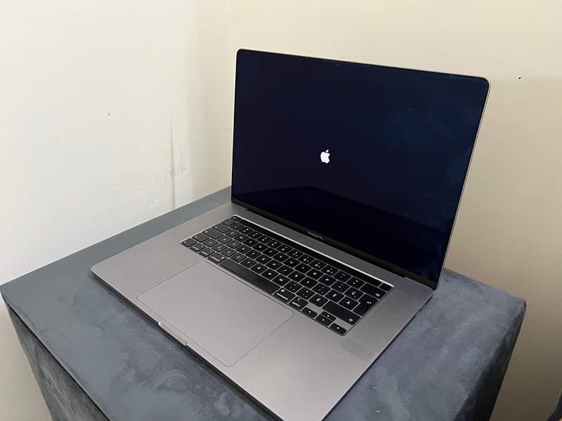 MacBook Pro 16inch custom made 8