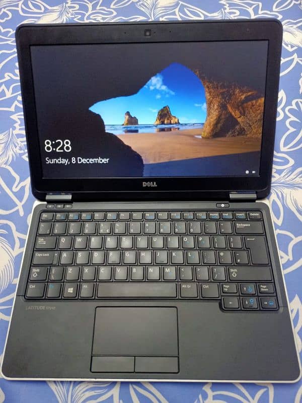 Dell Latitude E7240 1