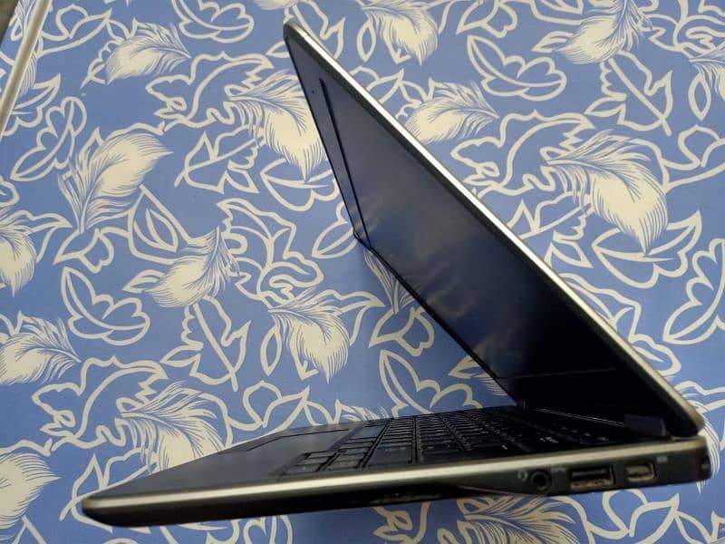 Dell Latitude E7240 5