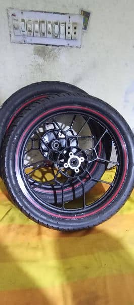 Alloy Rim With Tubeless Tires 0