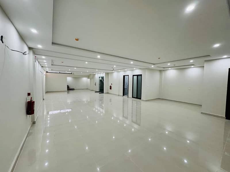 Hall for rent in Gulberg for pharmacy and different setup gym and snoker very rushing area 24 hour rushing 1