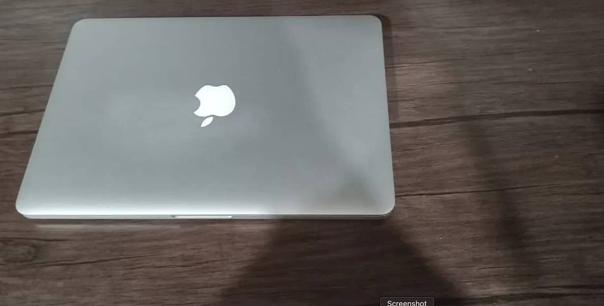 Macbook Pro 2014.13 inch 2.6Ghz dual core intel core i5 8GB Ram 256GB 1