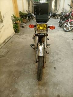 Honda 125 for sall 2017 good condition and well mentioned