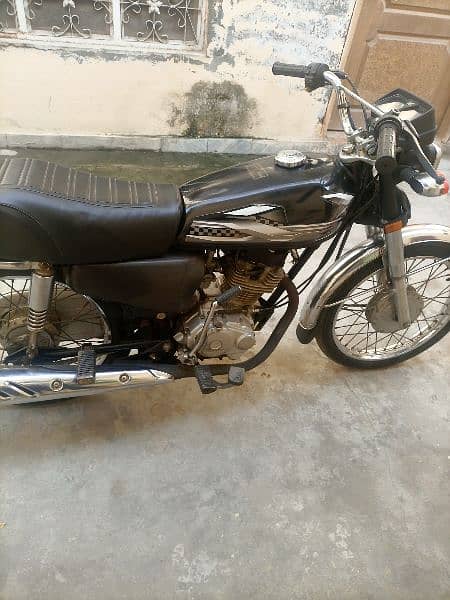 Honda 125 for sall 2017 good condition and well mentioned 3