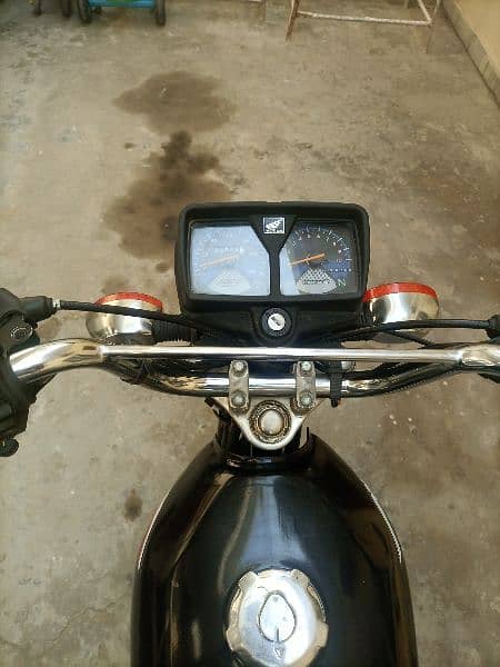 Honda 125 for sall 2017 good condition and well mentioned 5