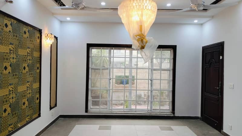 Flat Of 550 Square Feet Is Available For rent 1