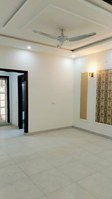 Flat Of 550 Square Feet Is Available For rent 7