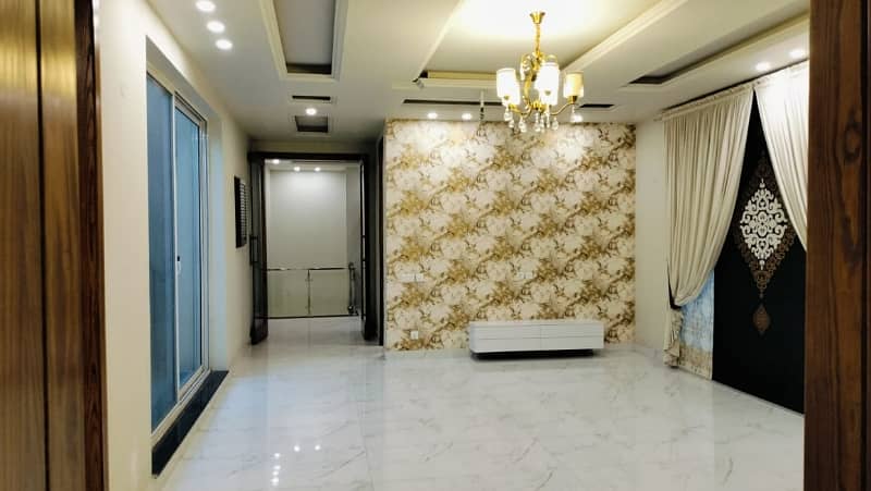 In Bahria Town - Nishtar Block Of Lahore, A 580 Square Feet Flat Is Available 9