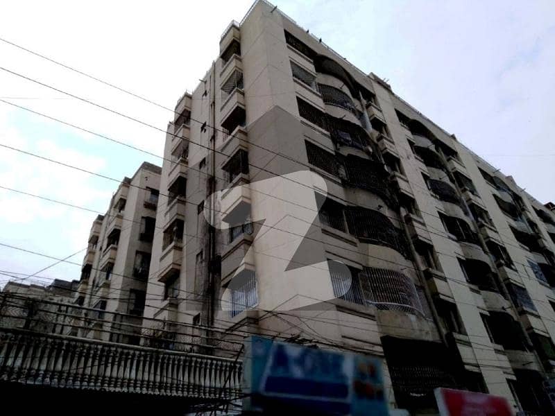 Prime Location Flat Sized 1350 Square Feet Is Available For sale In Gulshan-e-Iqbal - Block 13-D2 21