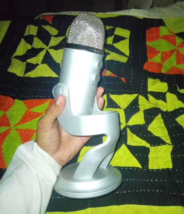 blue yati mic 3