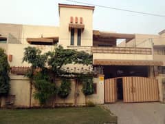 10 Marla 5 Bedrooms Fully Tiled For Rent