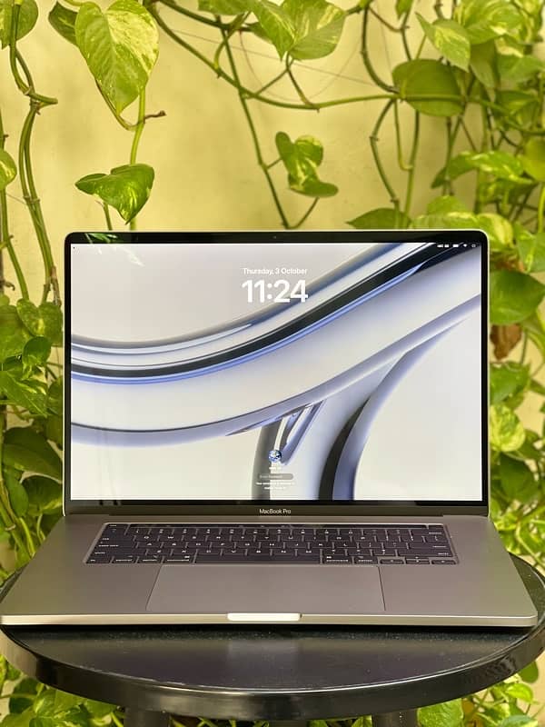 Macbook Pro 2019 (16 inch) I7 16/512/4GB card 0