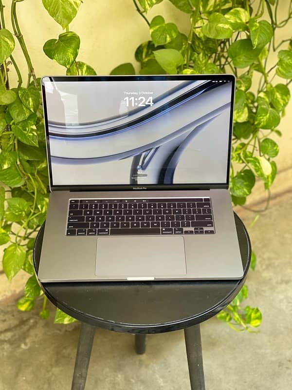 Macbook Pro 2019 (16 inch) I7 16/512/4GB card 3