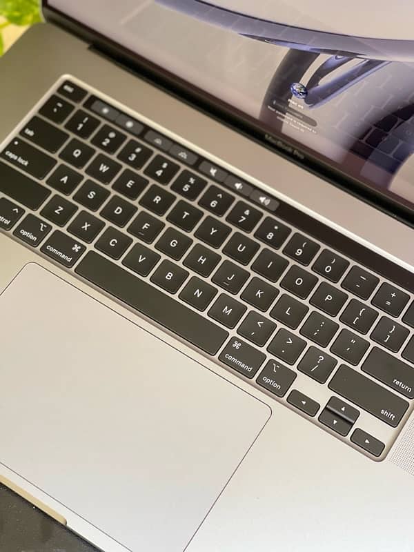 Macbook Pro 2019 (16 inch) I7 16/512/4GB card 4