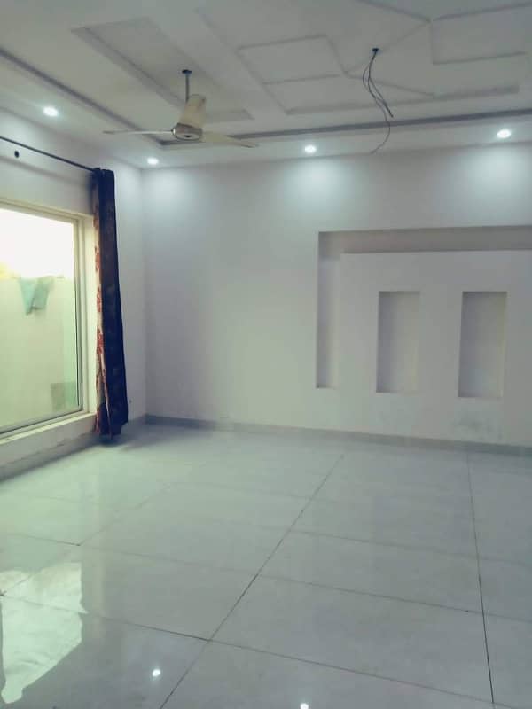 Fastfood restaurant hall for rent in raiwand road best for driver hotel 2