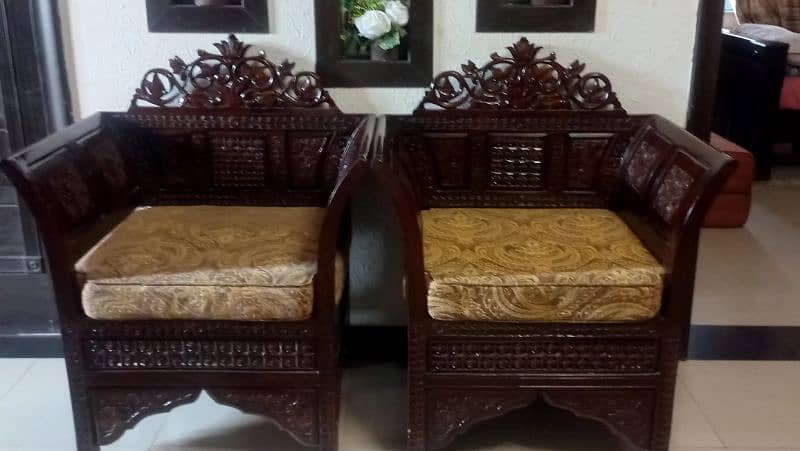 4 seater pure chinioti wood sofa set (kaali taali) 1