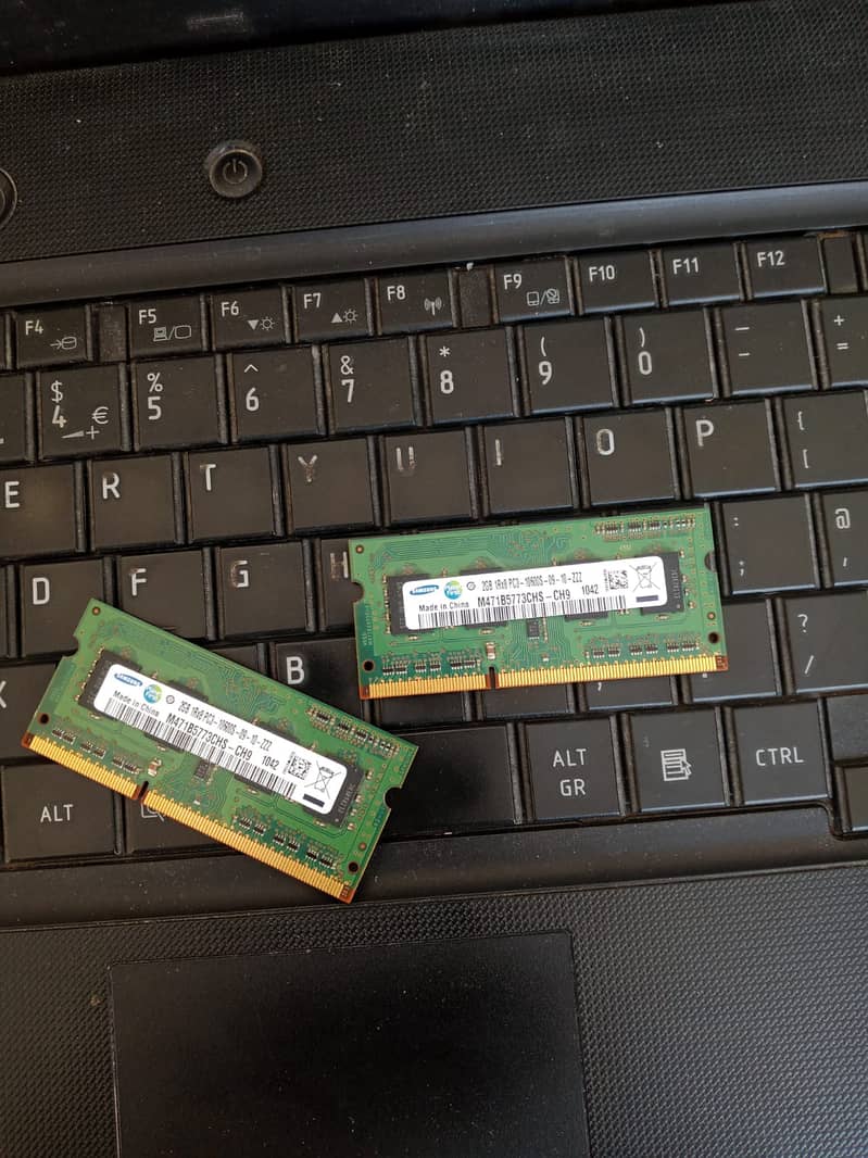 4 Gb Laptop Ram And 300GB HardDisk Fo laptop (New) 2