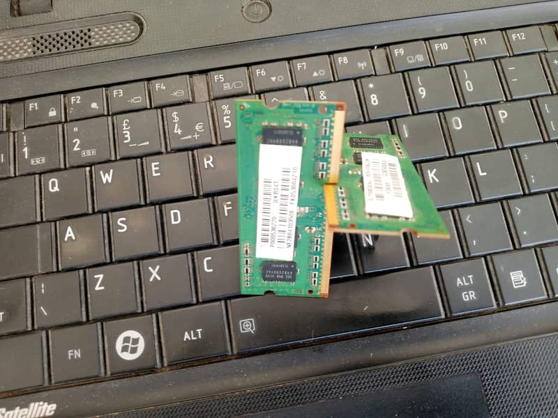 4 Gb Laptop Ram And 300GB HardDisk Fo laptop (New) 5