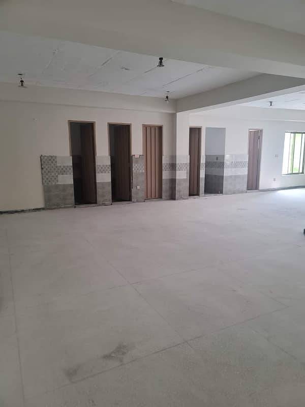 wearhouse for rent in Multan road vip and good location 2