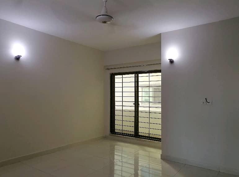 10 Marla Flat For sale In Rs. 35000000 Only 2