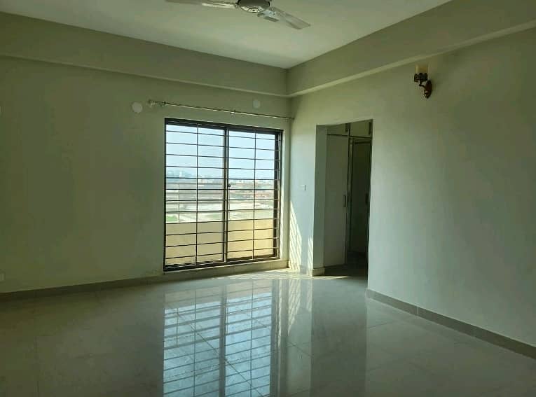 Flat In Askari 11 - Sector B Apartments Sized 10 Marla Is Available 3