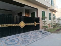 A Well Designed Prime Location House Is Up For sale In An Ideal Location In Lahore 0