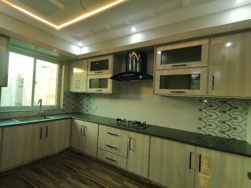 A Well Designed Prime Location House Is Up For sale In An Ideal Location In Lahore 17