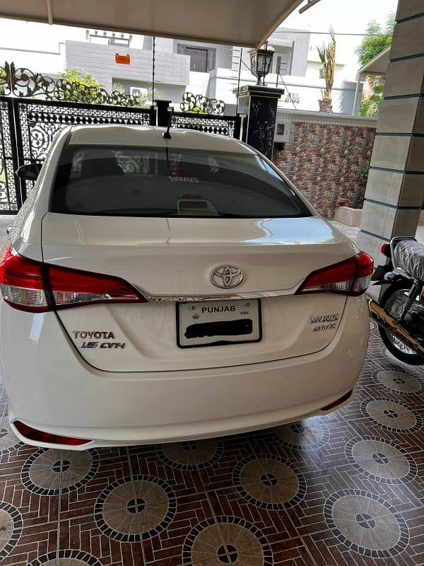 Toyota Yaris 2022 1.5 full option 4