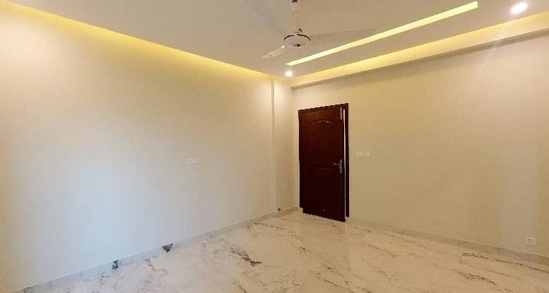 10 Marla Flat For rent In Askari 11 - Sector D Lahore 3