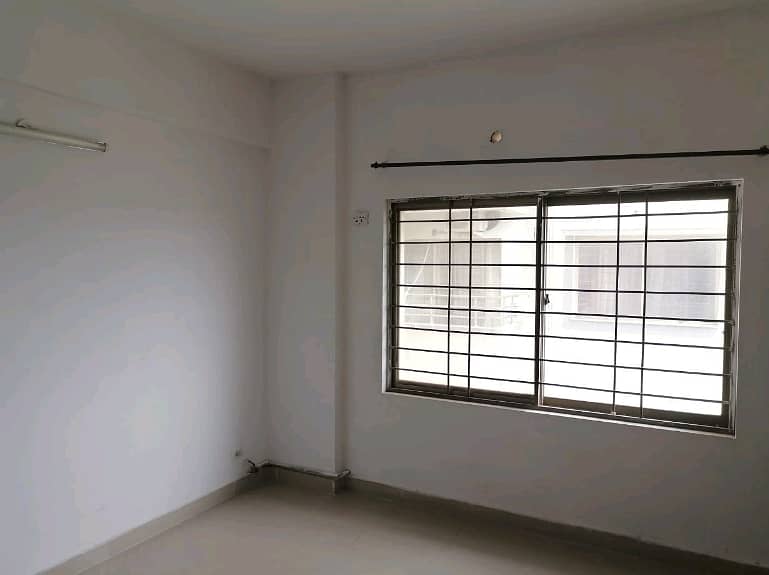 A 10 Marla Flat Is Up For Grabs In Askari 7