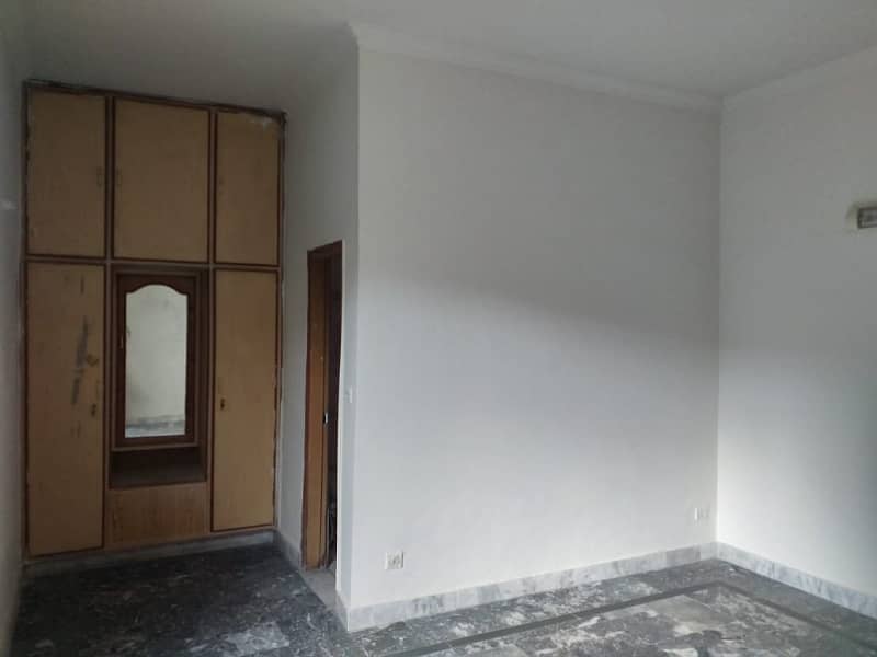 1 kanal upper portion Available for Rent phase 3 w block 5