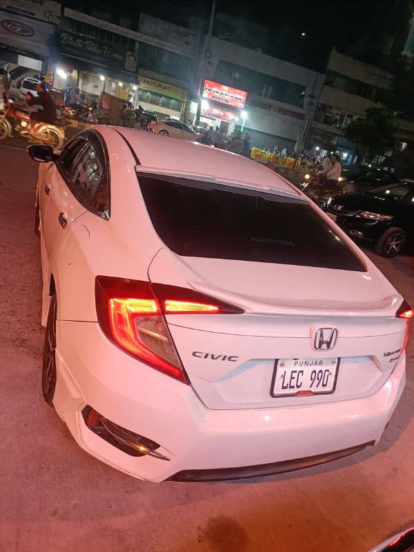 Honda Civic Oriel 2018 4