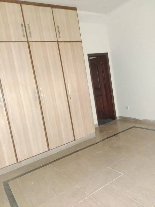 5 Marla Uperr Portion Available For Rent In Umar Block 6