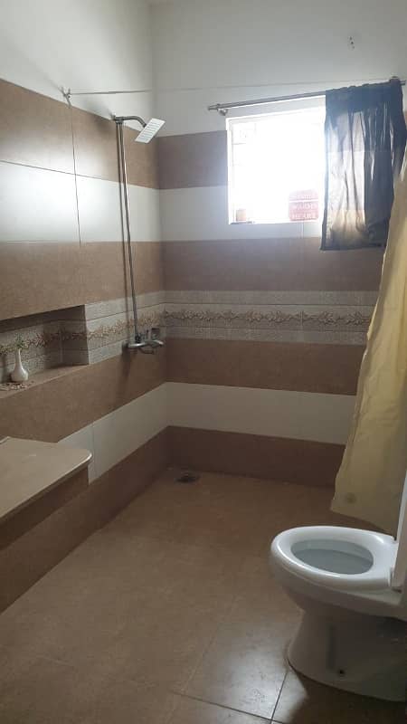 10 Marla Fully Furnished Lower Portion For Rent In Bahria Town Lhr 7