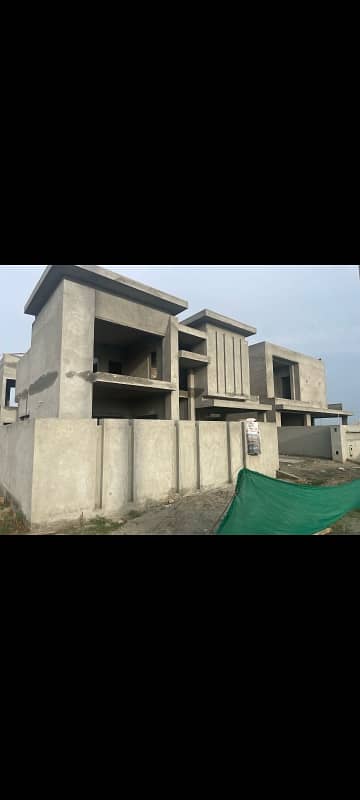 10 marla Gray structure House Facing 1 kanal House available for Sale phase 7 Y block 0