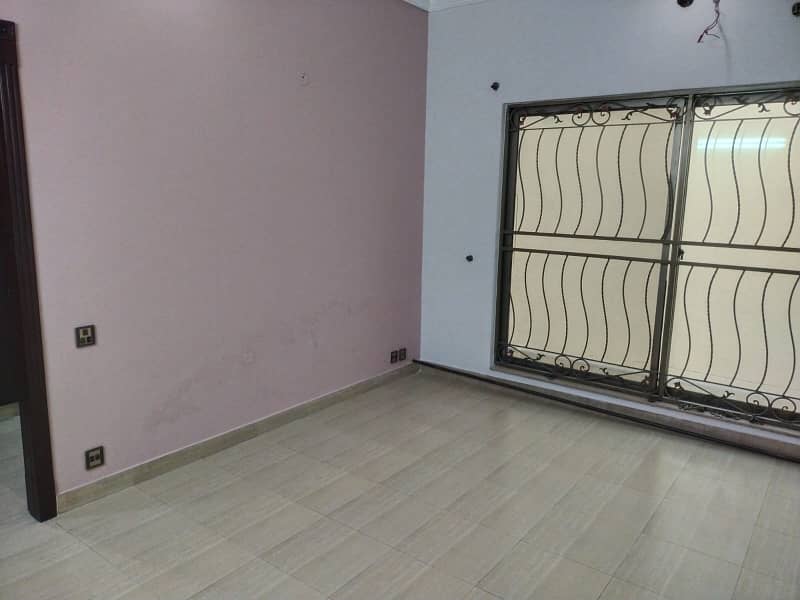 1 Kanal Beautiful upper portion Available for Rent phase 1 N block 8