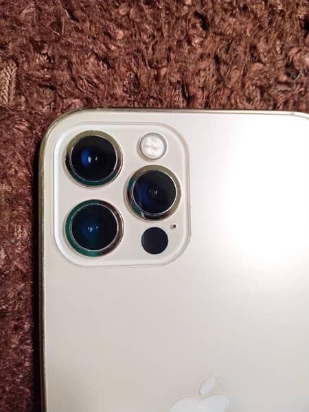 Iphone 12 Pro FU (not JV) with Airpods Pro 2nd gen and 3 Cases 3