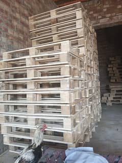 WOODEN PALLETS