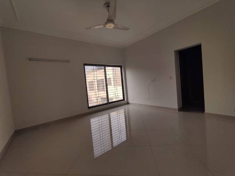 1 Kanal Brand New Upper Portion Separate Entrance Available For Rent PHASE 3 X BLOCK 8