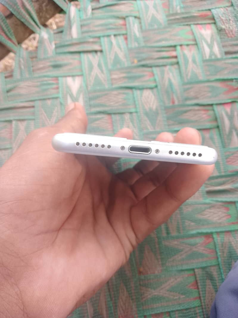 Iphone 7  128 gb and 97% H. . 10/10 condition Non. PTA Ufone sim working 2