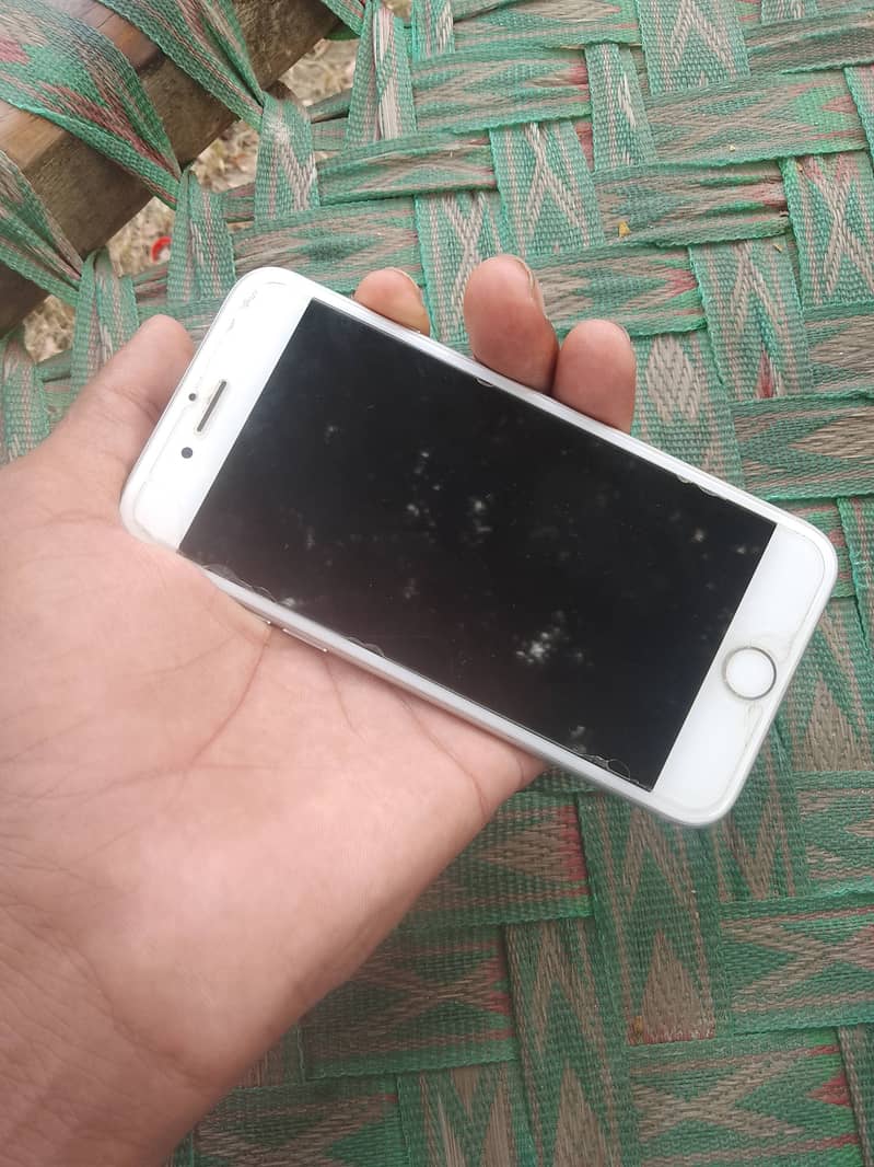 Iphone 7  128 gb and 97% H. . 10/10 condition Non. PTA Ufone sim working 4