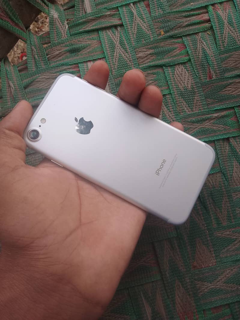 Iphone 7  128 gb and 97% H. . 10/10 condition Non. PTA Ufone sim working 5