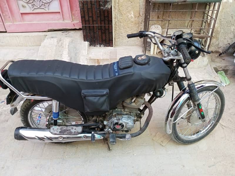 Honda CG 125 2015 Excellent condition (Only call) HYDERABAD NUMBER 1