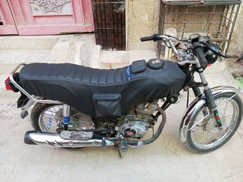 Honda CG 125 2015 Excellent condition (Only call) HYDERABAD NUMBER 2