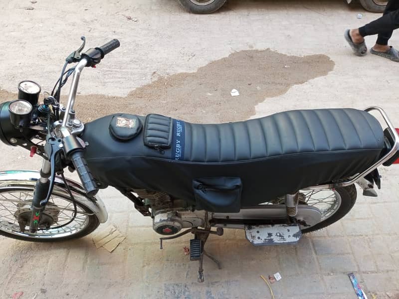 Honda CG 125 2015 Excellent condition (Only call) HYDERABAD NUMBER 4