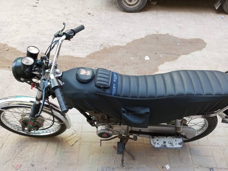 Honda CG 125 2015 Excellent condition (Only call) HYDERABAD NUMBER 5